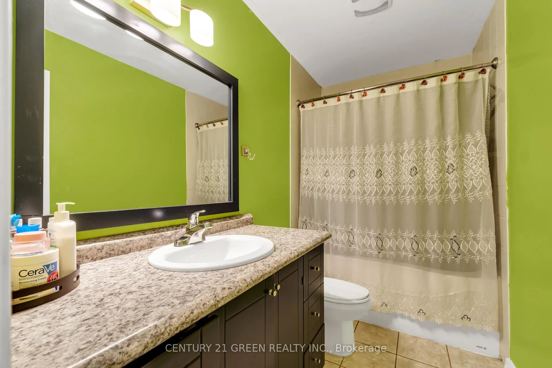 Photo 20 of 126 Carlyle Drive, London, East I — HOMEH