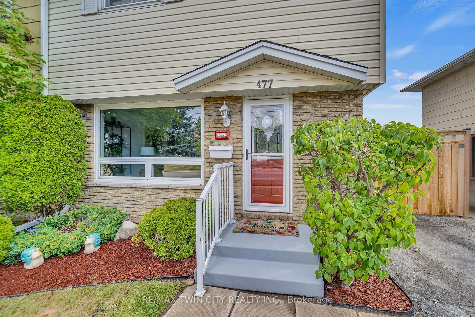 Photo 2 of 477 Strasburg Road, Kitchener — HOMEH
