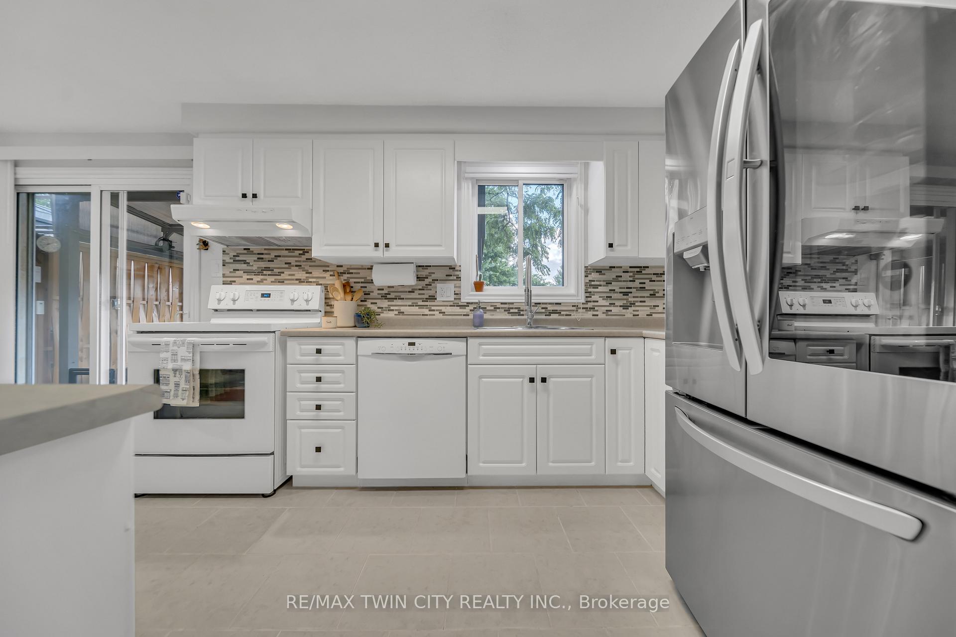 Photo 5 of 477 Strasburg Road, Kitchener — HOMEH