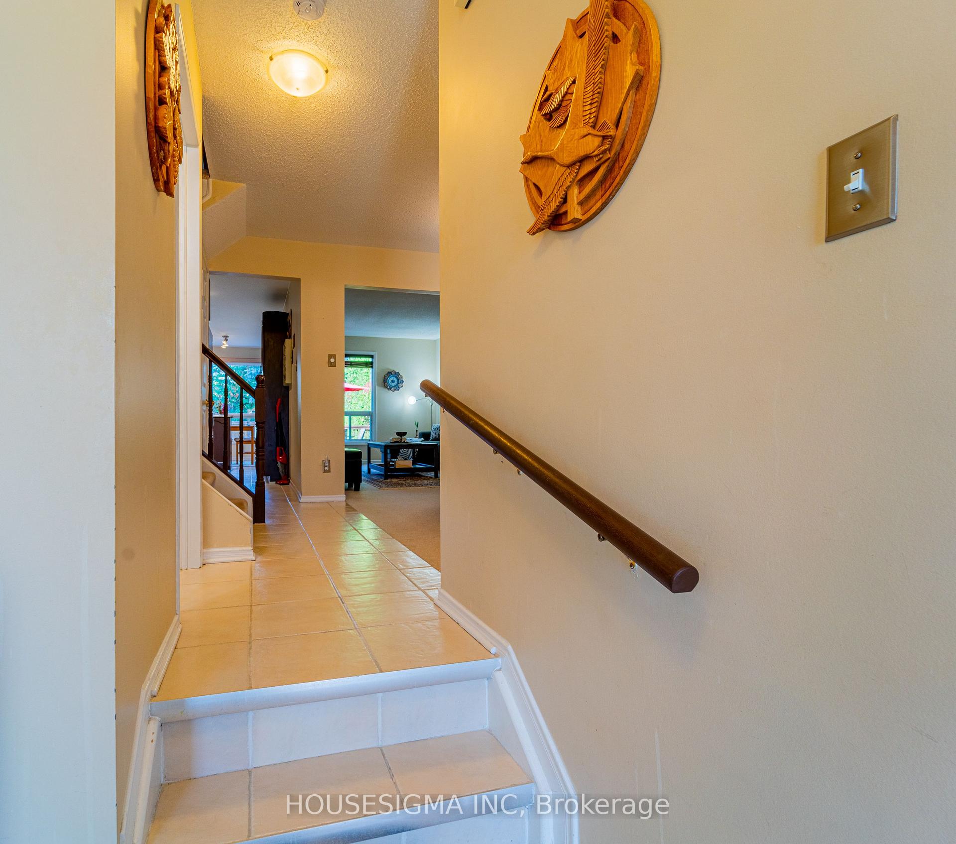 Photo 6 of 8 Hodgson Court, Ottawa, Kanata - Kanata Lakes/Heritage Hills — HOMEH
