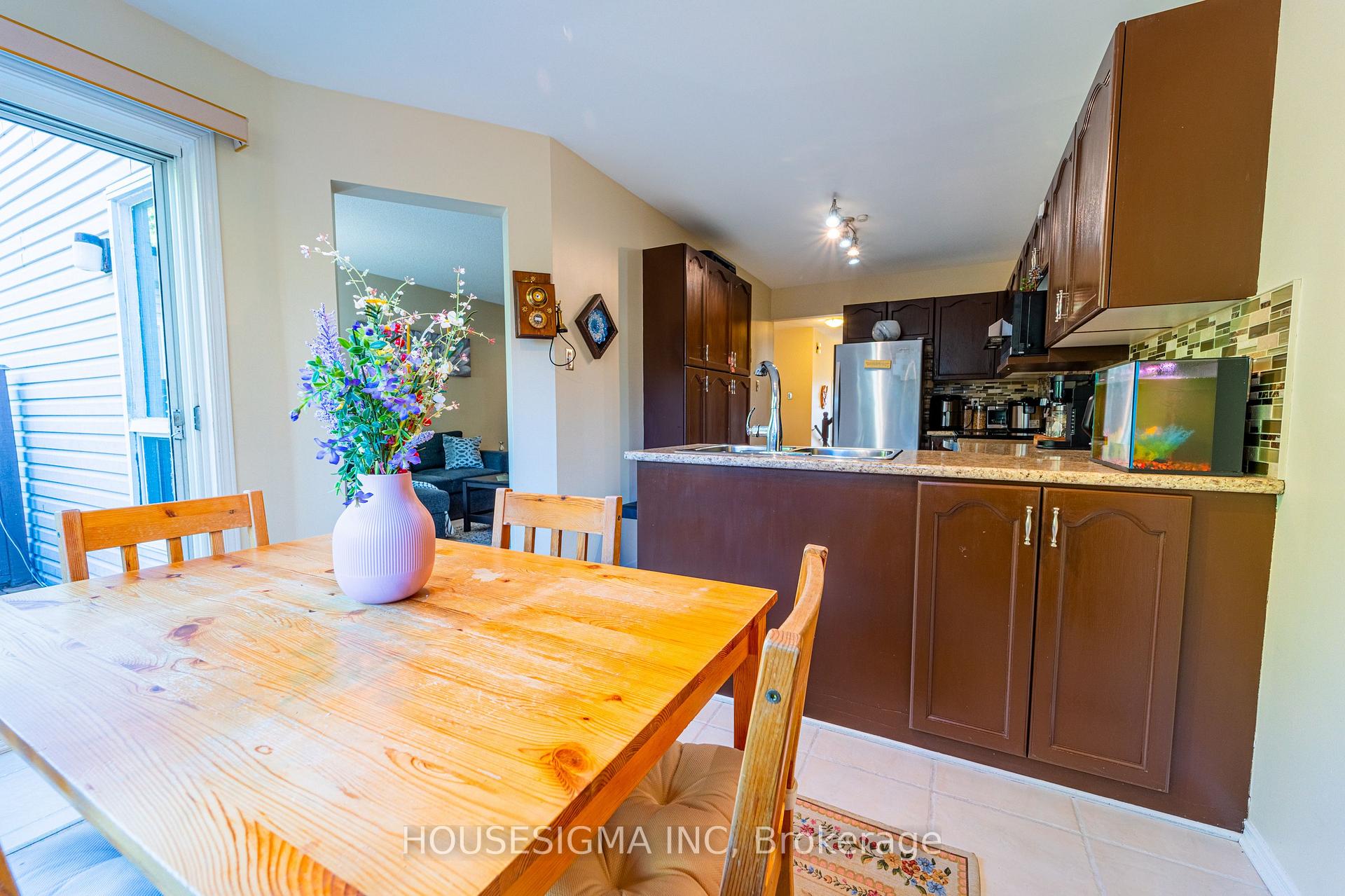 Photo 10 of 8 Hodgson Court, Ottawa, Kanata - Kanata Lakes/Heritage Hills — HOMEH