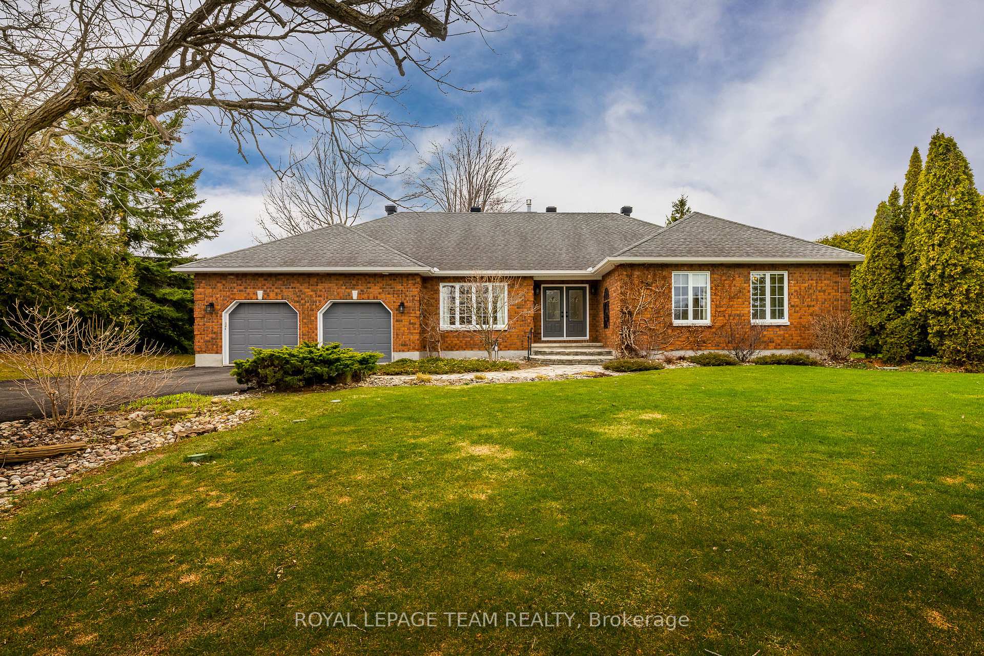 Photo 1 of 1390 Potter Drive, Ottawa, Manotick Village & Manotick Estates — HOMEH