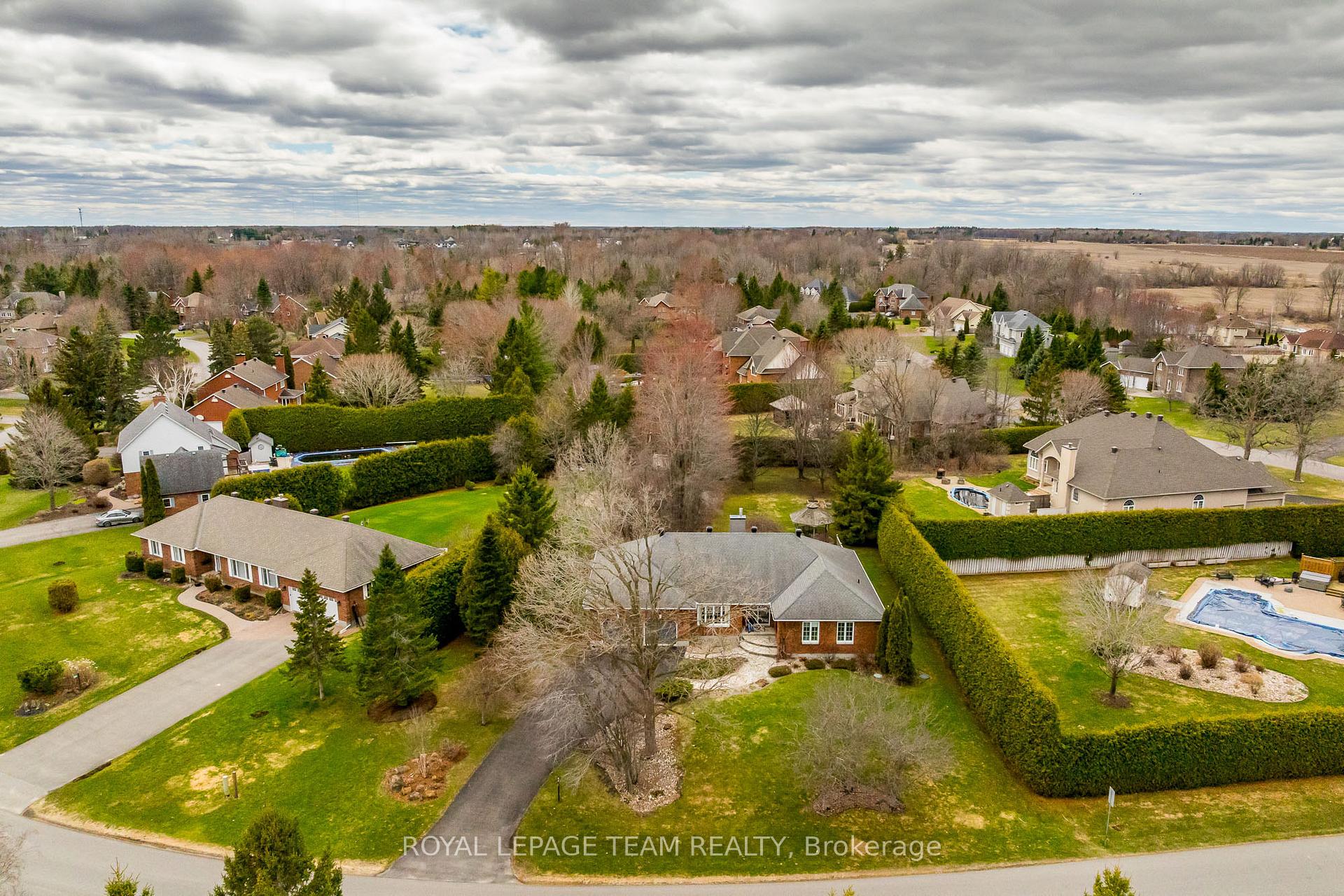 Photo 3 of 1390 Potter Drive, Ottawa, Manotick Village & Manotick Estates — HOMEH