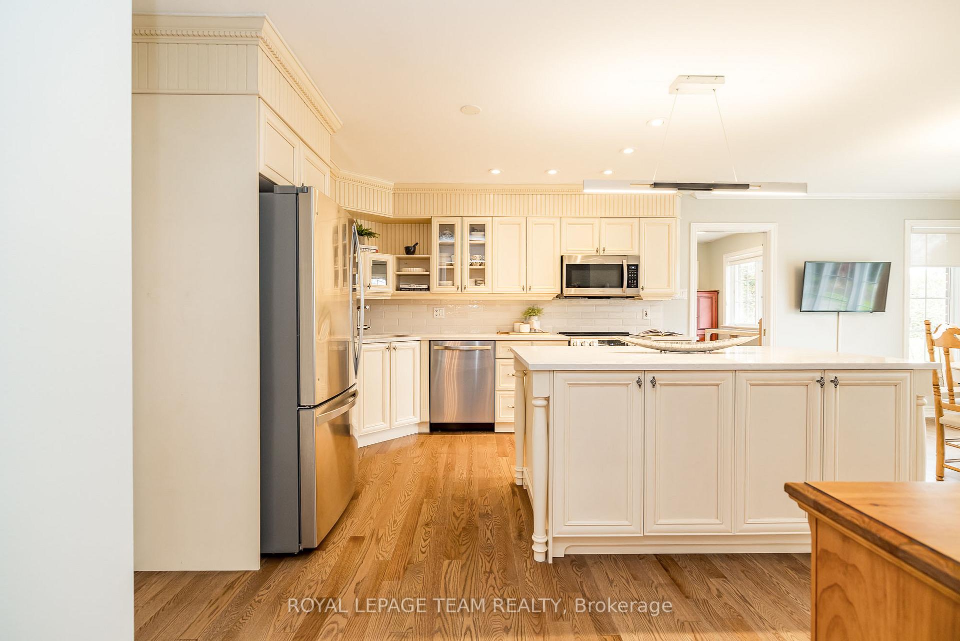 Photo 9 of 1390 Potter Drive, Ottawa, Manotick Village & Manotick Estates — HOMEH