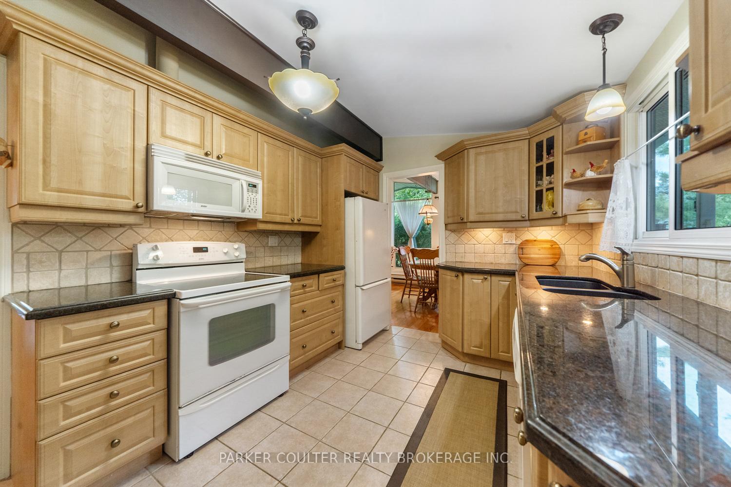 Photo 9 of 3759 Whitecap Drive, Innisfil, Rural Innisfil — HOMEH