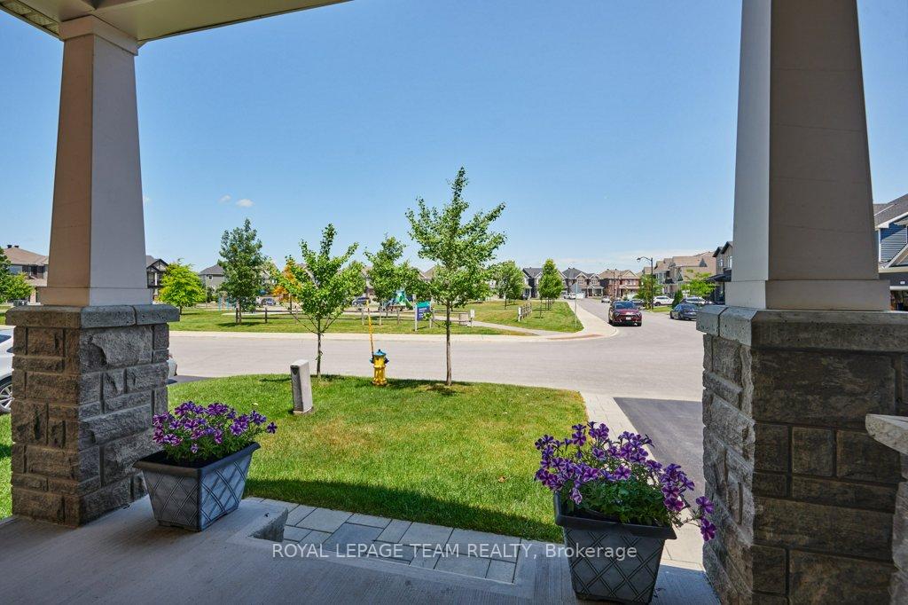 Photo 4 of 304 Ponderosa Street E, Ottawa, Kanata - Emerald Meadows/Trailwest — HOMEH