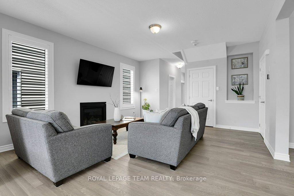 Photo 7 of 304 Ponderosa Street E, Ottawa, Kanata - Emerald Meadows/Trailwest — HOMEH
