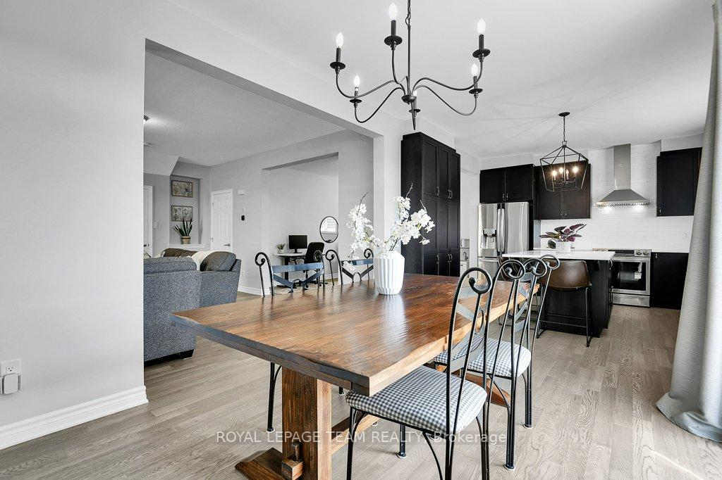 Photo 9 of 304 Ponderosa Street E, Ottawa, Kanata - Emerald Meadows/Trailwest — HOMEH