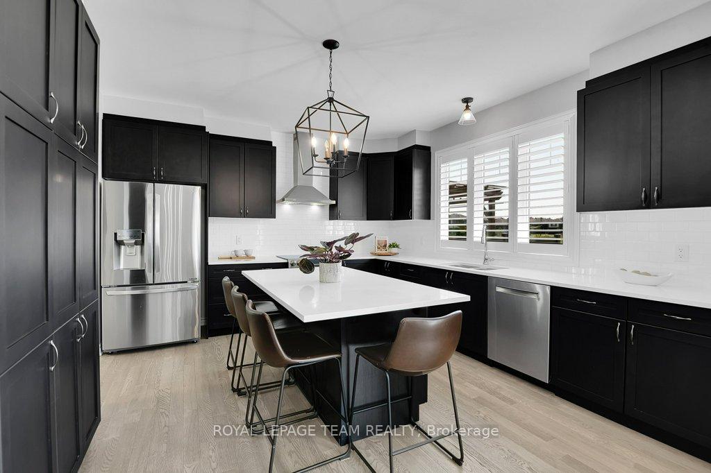 Photo 10 of 304 Ponderosa Street E, Ottawa, Kanata - Emerald Meadows/Trailwest — HOMEH