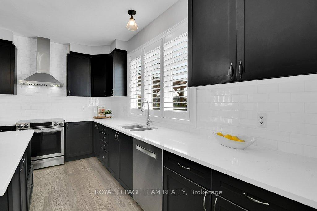Photo 11 of 304 Ponderosa Street E, Ottawa, Kanata - Emerald Meadows/Trailwest — HOMEH