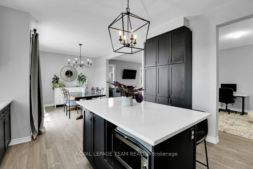 Photo 12 of 304 Ponderosa Street E, Ottawa, Kanata - Emerald Meadows/Trailwest — HOMEH