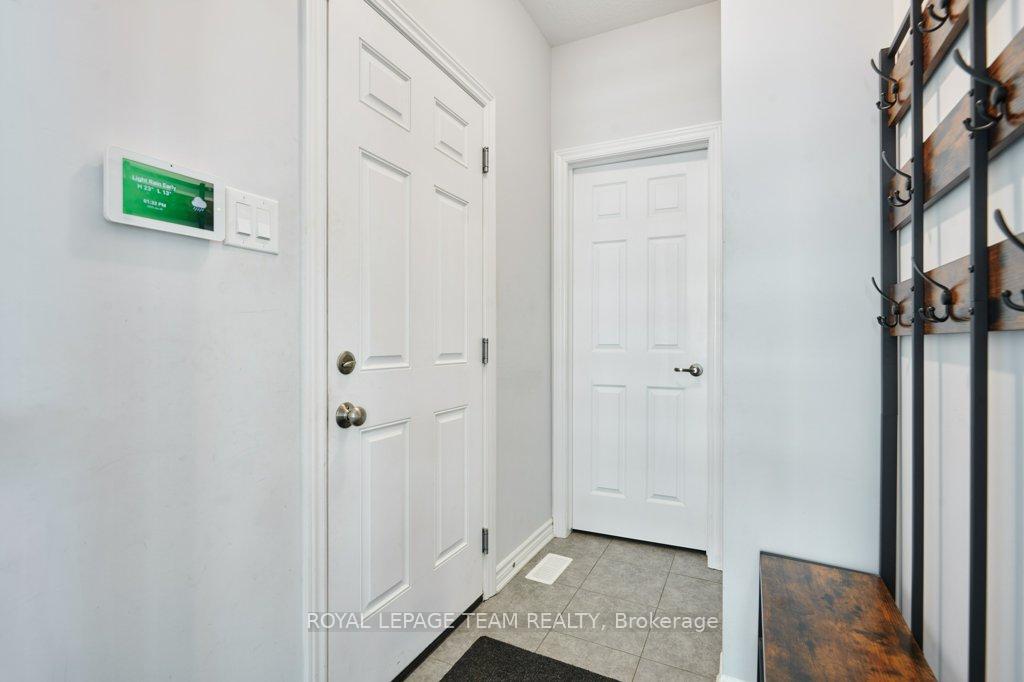 Photo 15 of 304 Ponderosa Street E, Ottawa, Kanata - Emerald Meadows/Trailwest — HOMEH