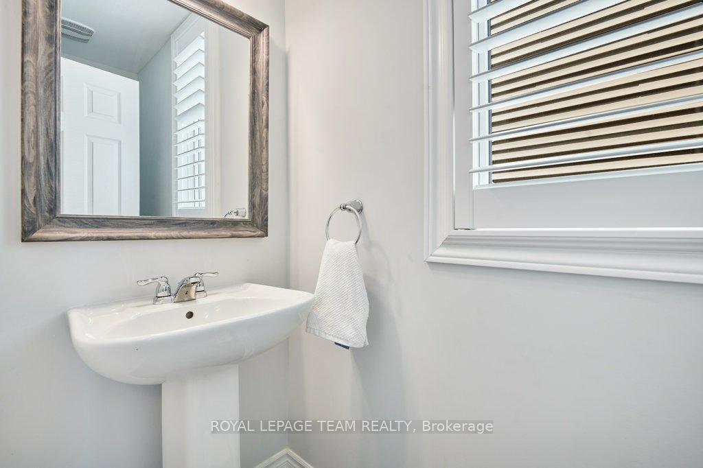 Photo 16 of 304 Ponderosa Street E, Ottawa, Kanata - Emerald Meadows/Trailwest — HOMEH