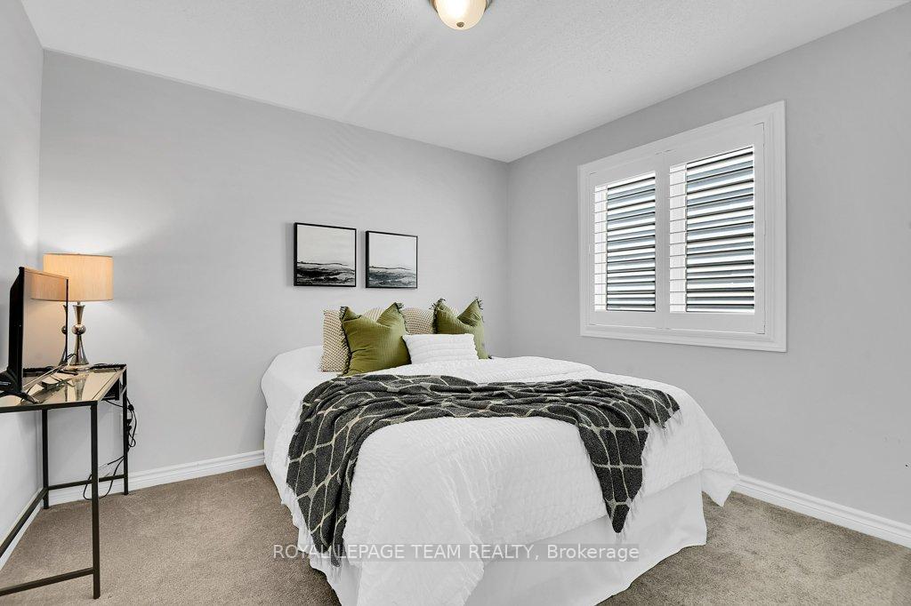 Photo 21 of 304 Ponderosa Street E, Ottawa, Kanata - Emerald Meadows/Trailwest — HOMEH