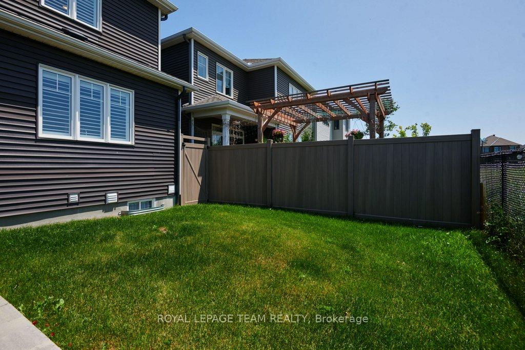 Photo 31 of 304 Ponderosa Street E, Ottawa, Kanata - Emerald Meadows/Trailwest — HOMEH