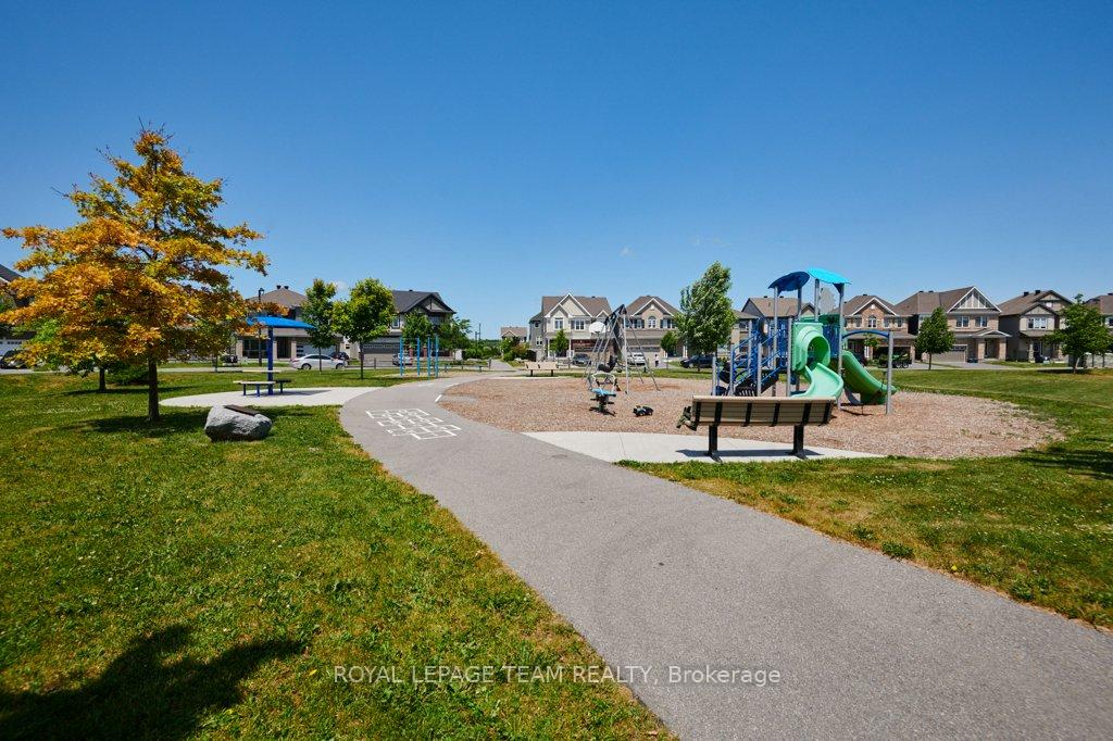 Photo 33 of 304 Ponderosa Street E, Ottawa, Kanata - Emerald Meadows/Trailwest — HOMEH