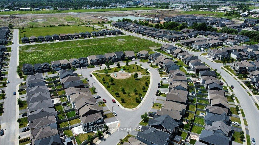 Photo 42 of 304 Ponderosa Street E, Ottawa, Kanata - Emerald Meadows/Trailwest — HOMEH