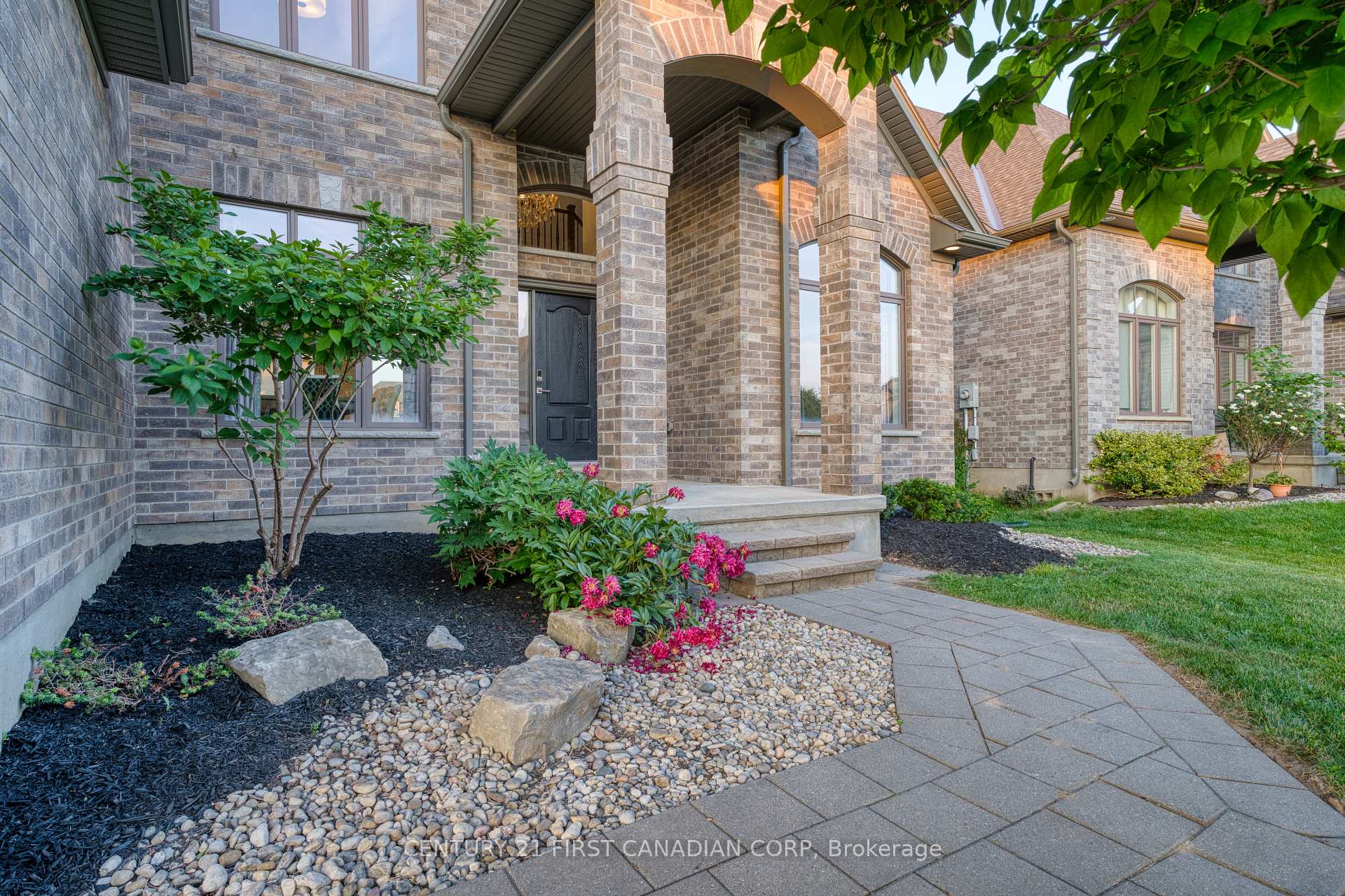 Photo 3 of 2362 Meadowlands Way, London, North R — HOMEH