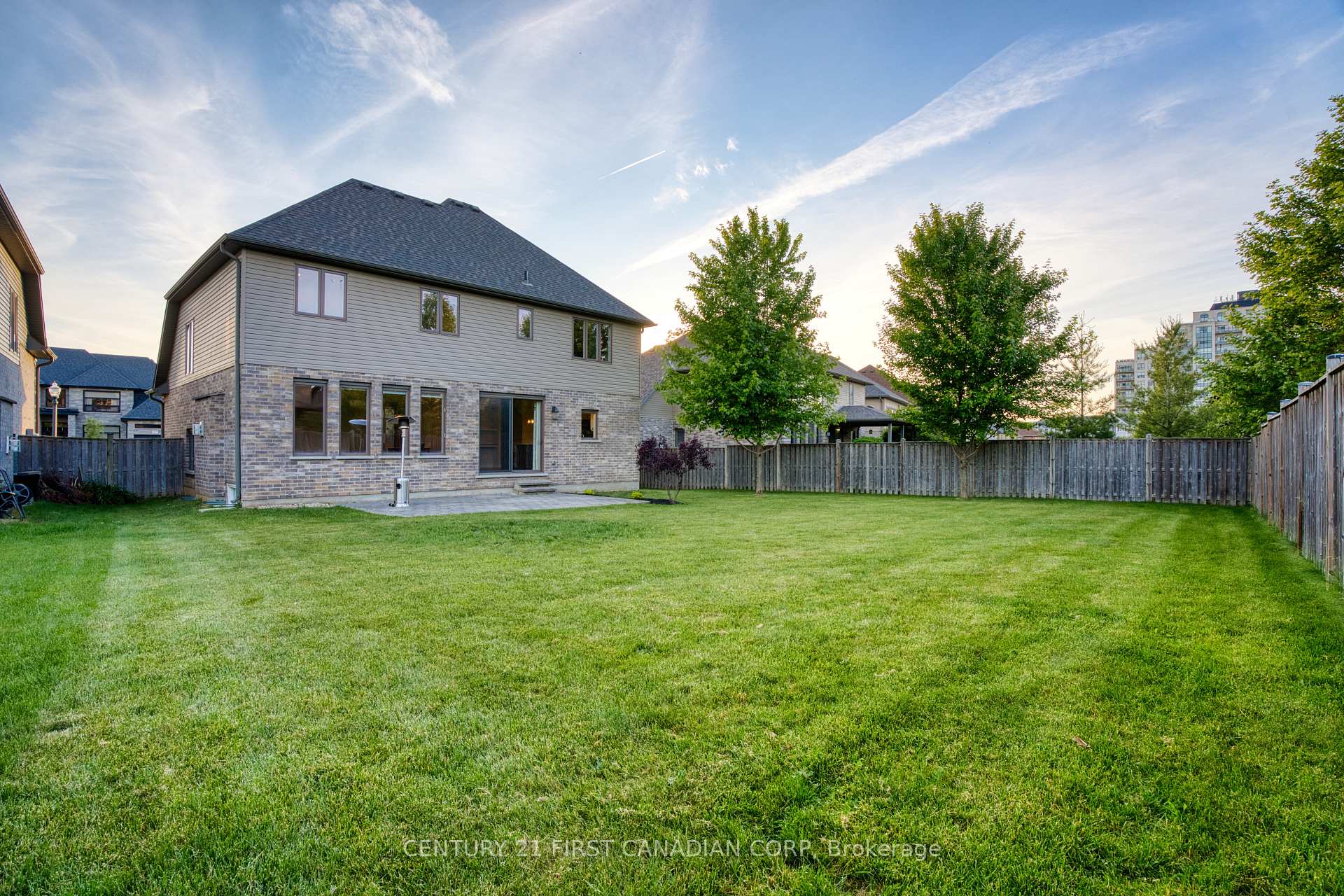 Photo 4 of 2362 Meadowlands Way, London, North R — HOMEH