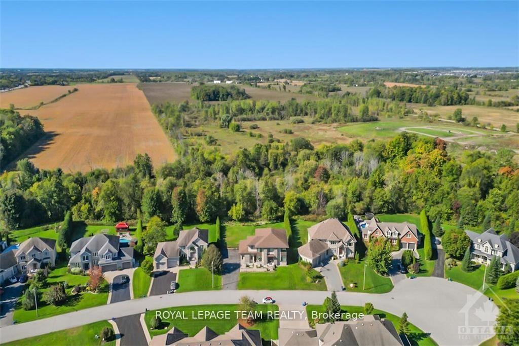 Photo 5 of 430 Lockmaster Crescent, Ottawa, Manotick Village & Manotick Estates — HOMEH