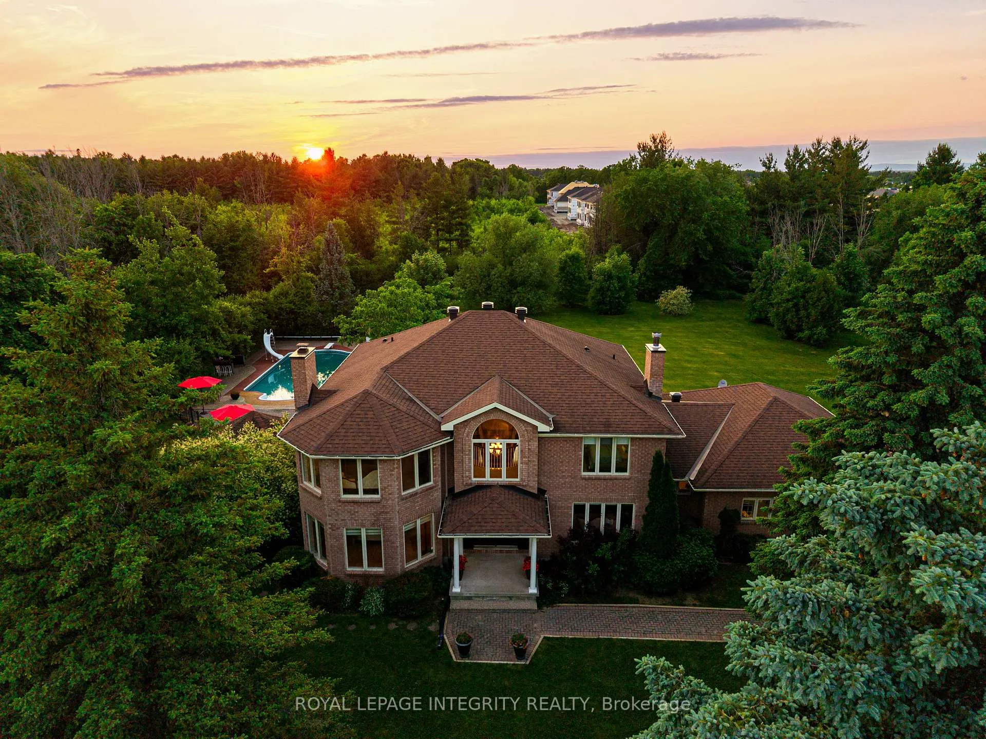 Photo 3 of 22 Marchbrook Circle, Ottawa, Kanata - Rural Kanata (Central) — HOMEH