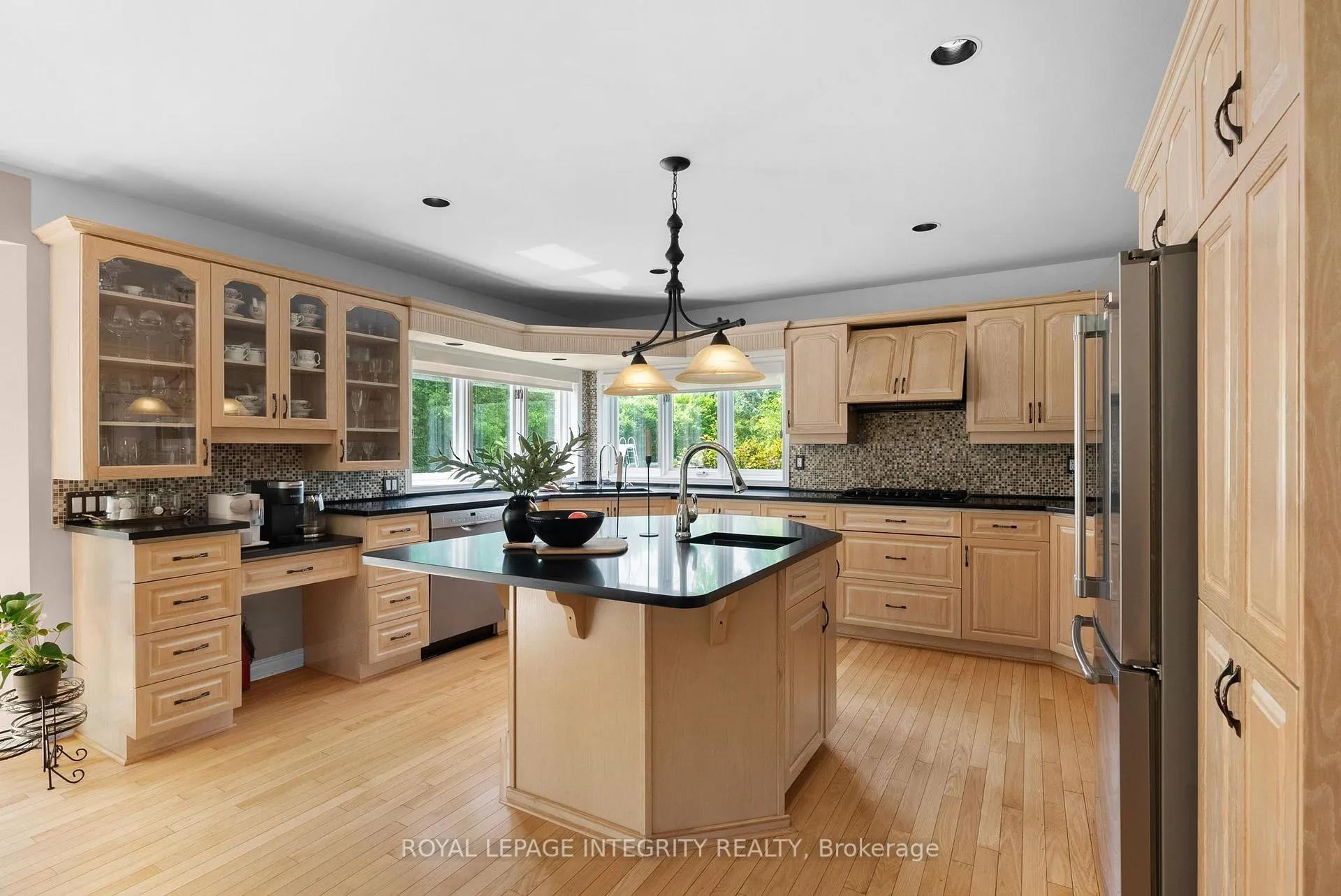 Photo 11 of 22 Marchbrook Circle, Ottawa, Kanata - Rural Kanata (Central) — HOMEH