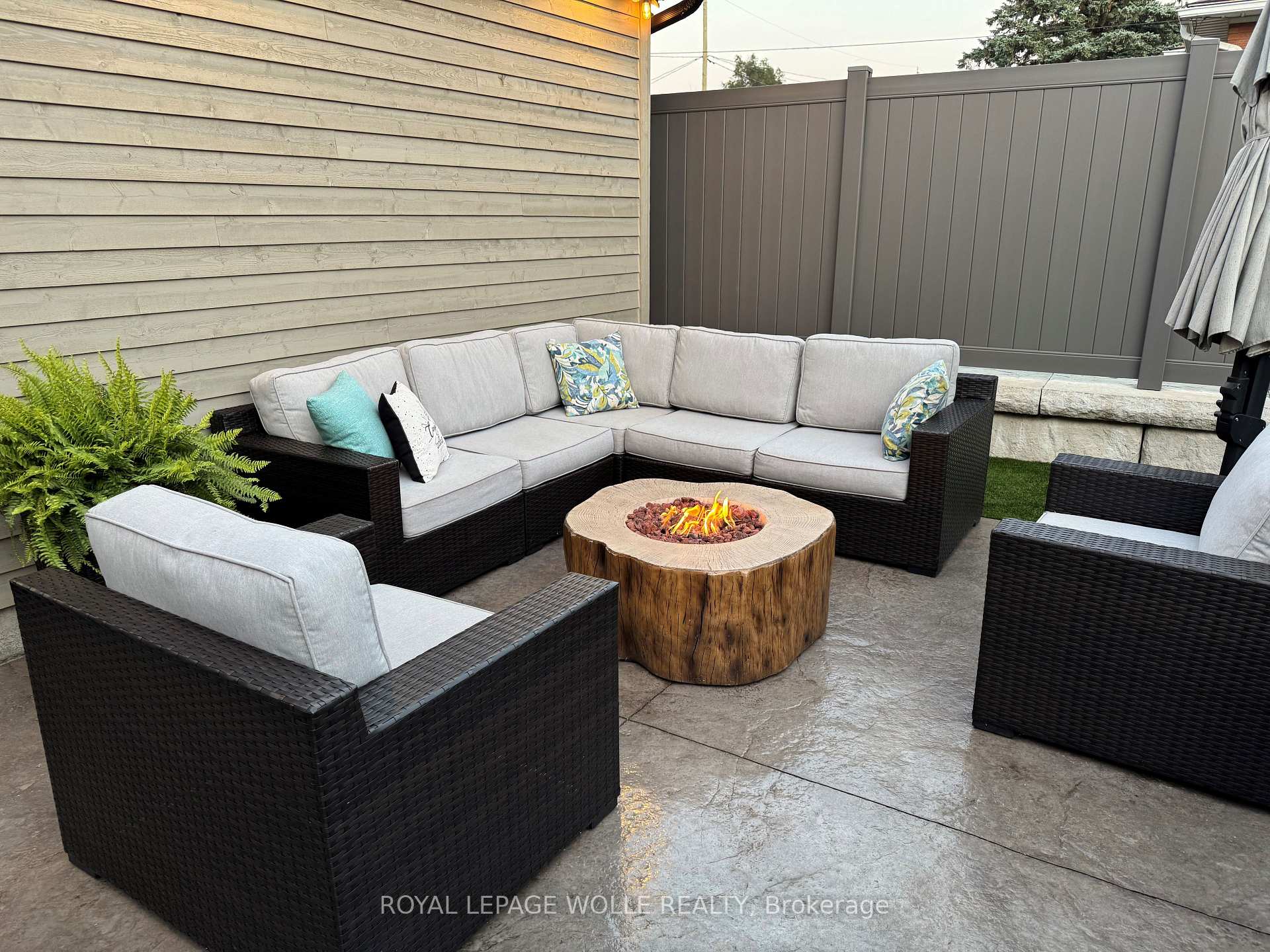 Photo 3 of 355 Blucher Boulevard, Kitchener — HOMEH