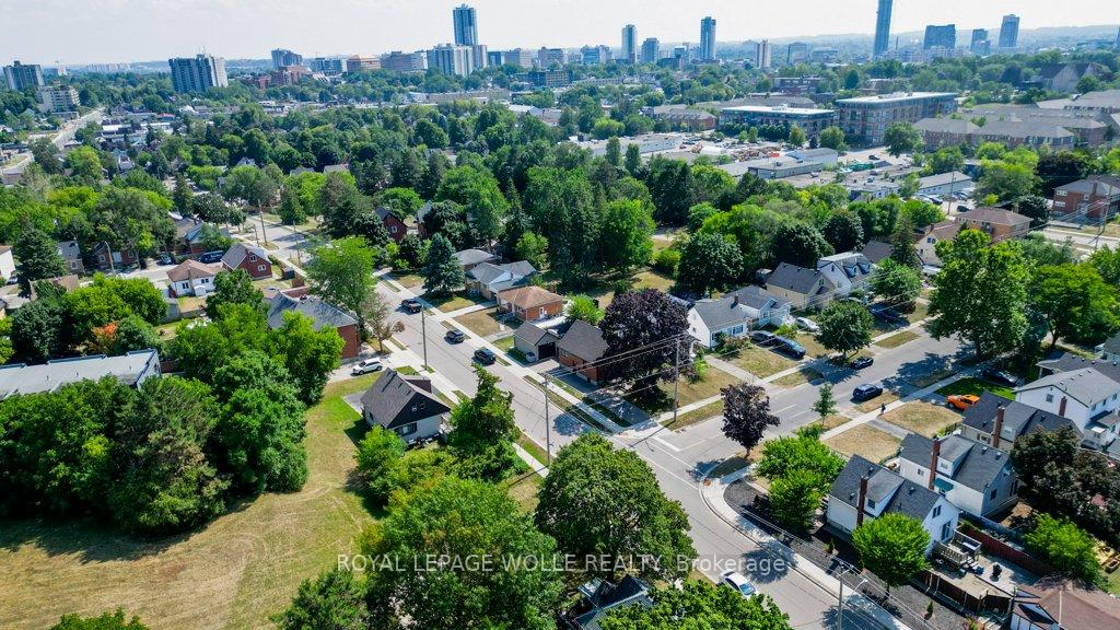 Photo 14 of 355 Blucher Boulevard, Kitchener — HOMEH