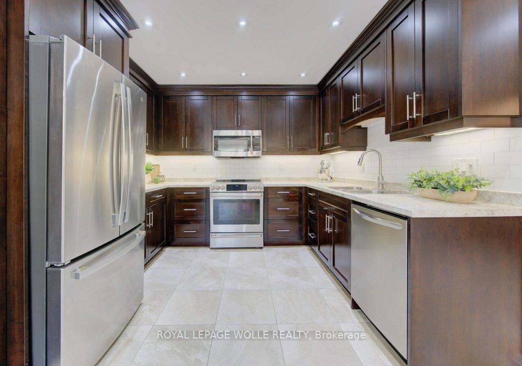 Photo 23 of 355 Blucher Boulevard, Kitchener — HOMEH