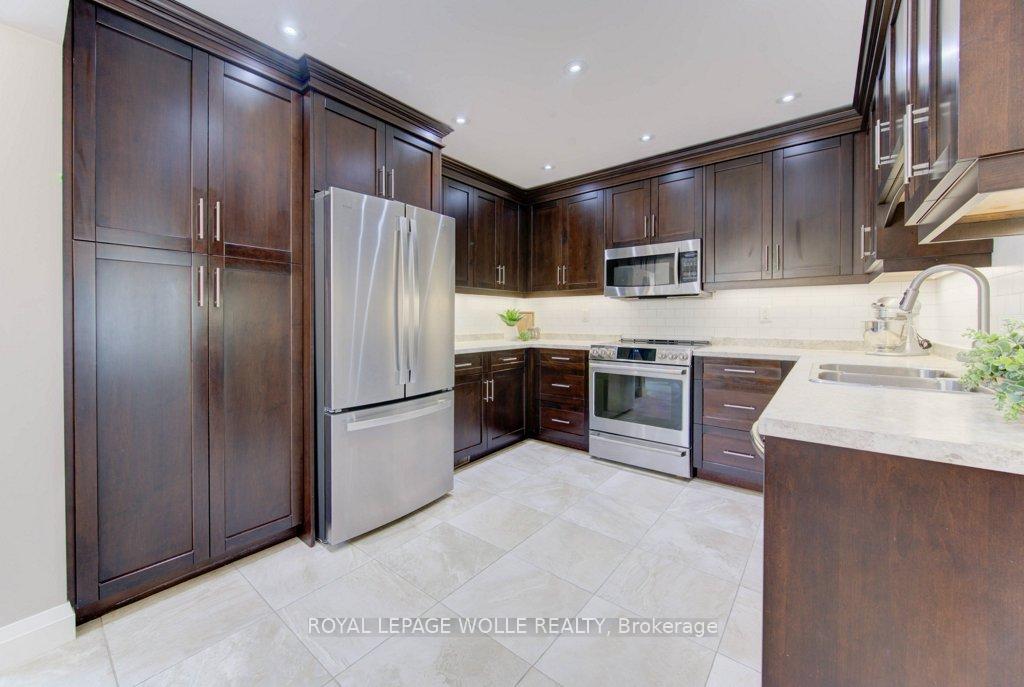 Photo 24 of 355 Blucher Boulevard, Kitchener — HOMEH
