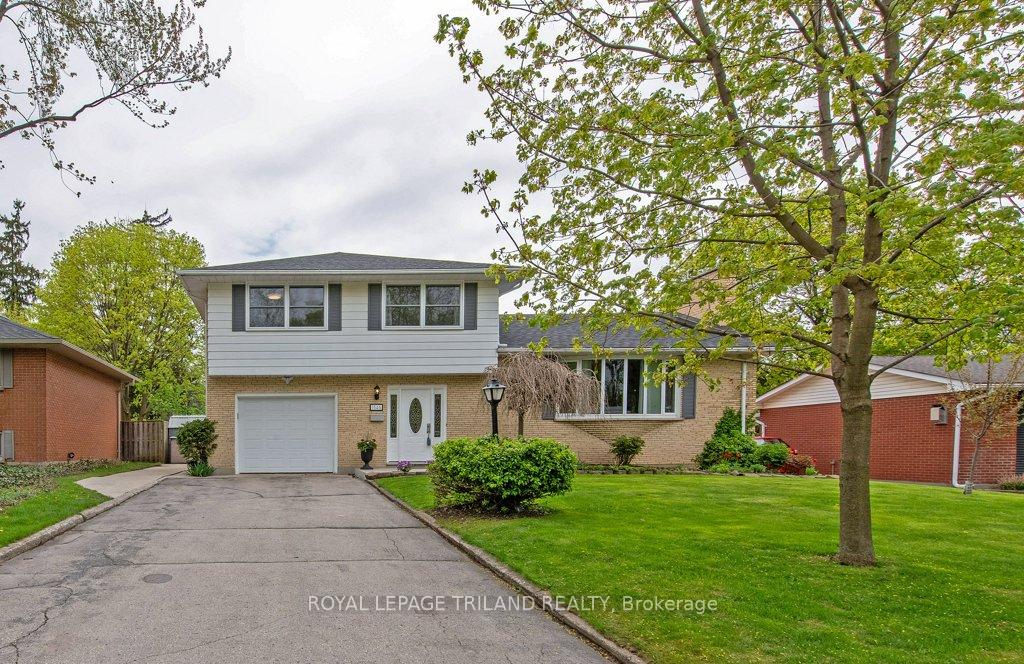 Front of 1546 Glengarry Avenue