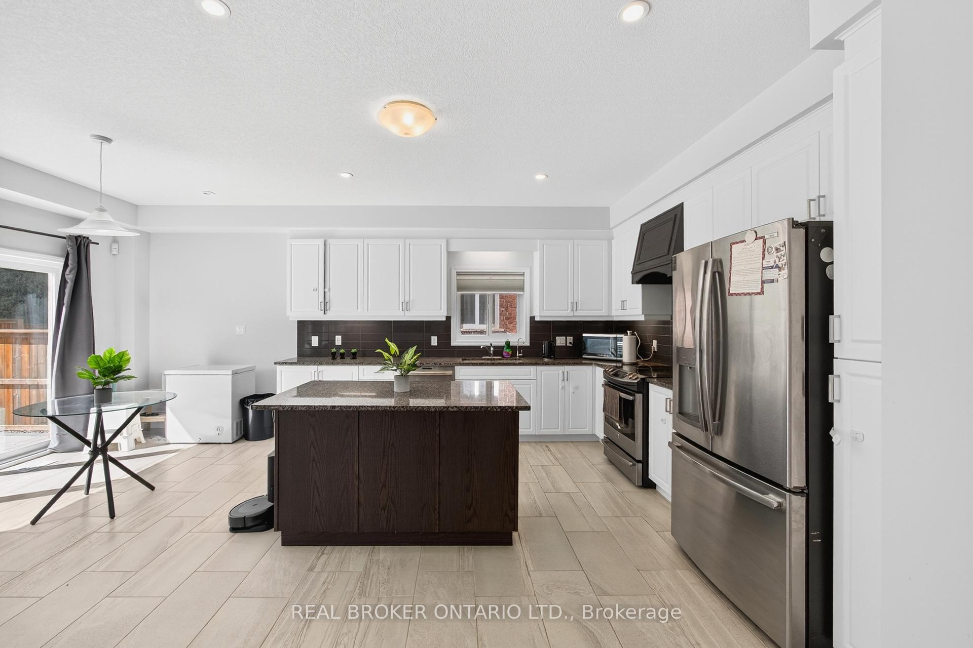 Photo 5 of 326 Moorlands Crescent, Kitchener — HOMEH