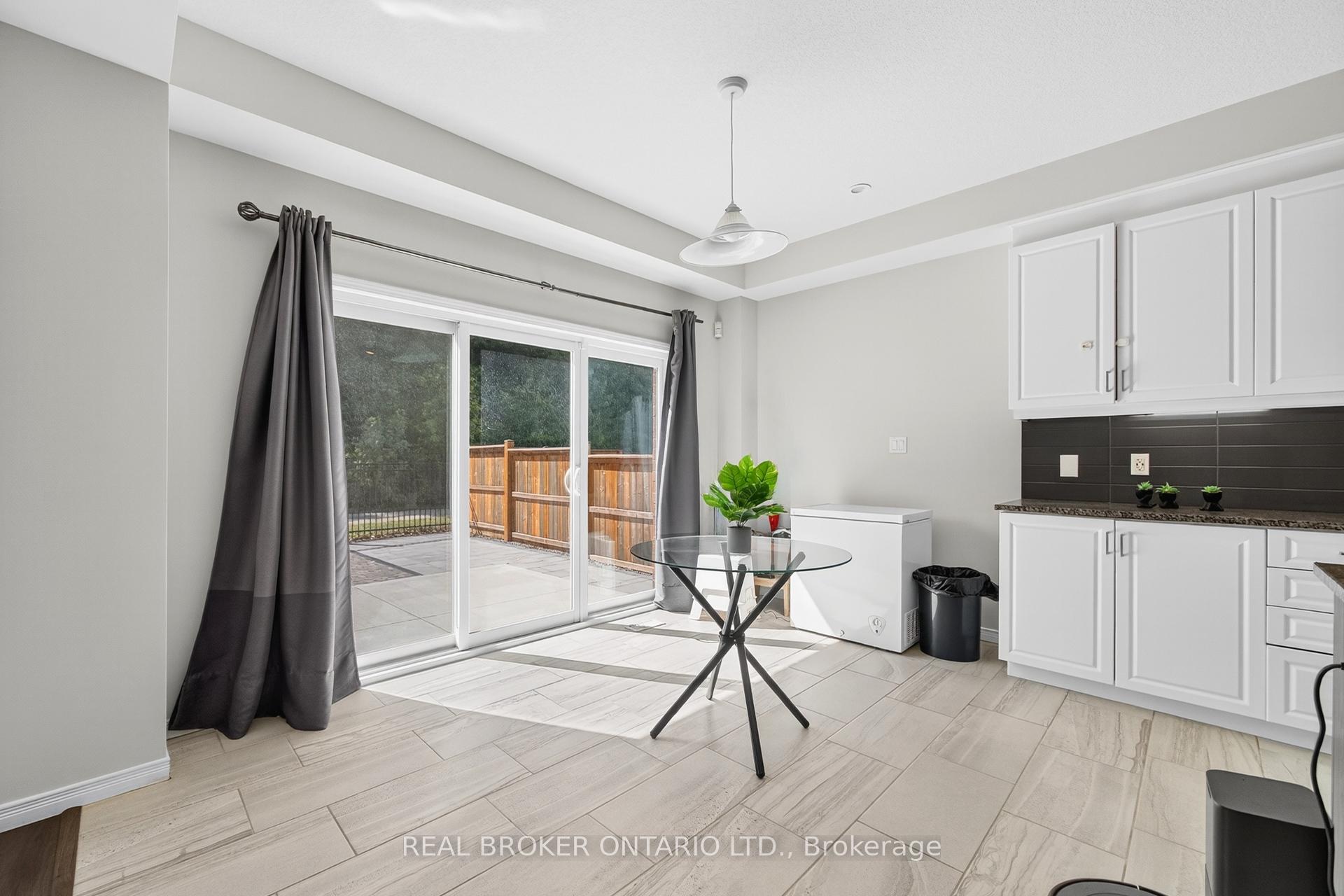 Photo 6 of 326 Moorlands Crescent, Kitchener — HOMEH