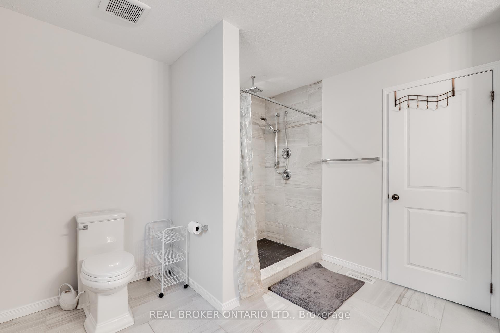 Photo 19 of 326 Moorlands Crescent, Kitchener — HOMEH