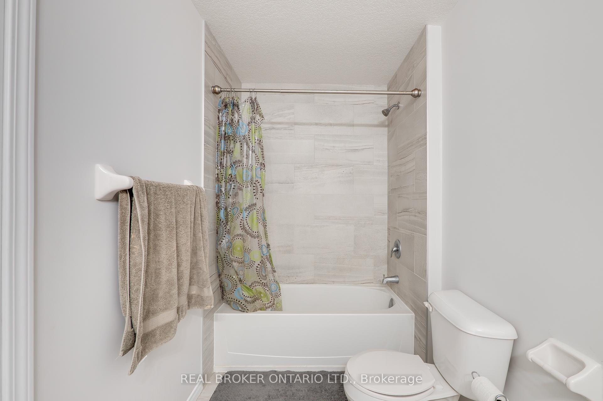 Photo 23 of 326 Moorlands Crescent, Kitchener — HOMEH