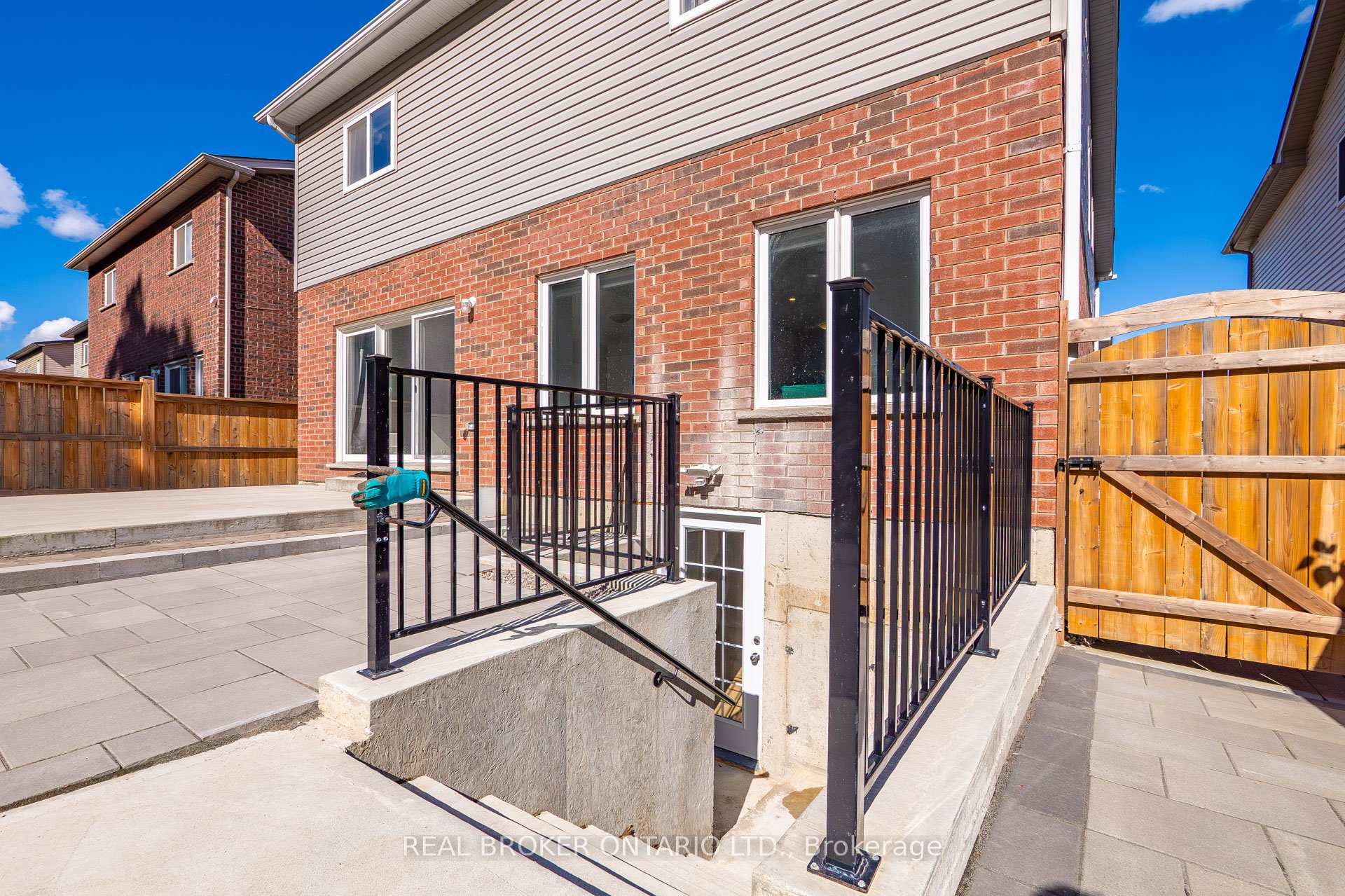Photo 44 of 326 Moorlands Crescent, Kitchener — HOMEH