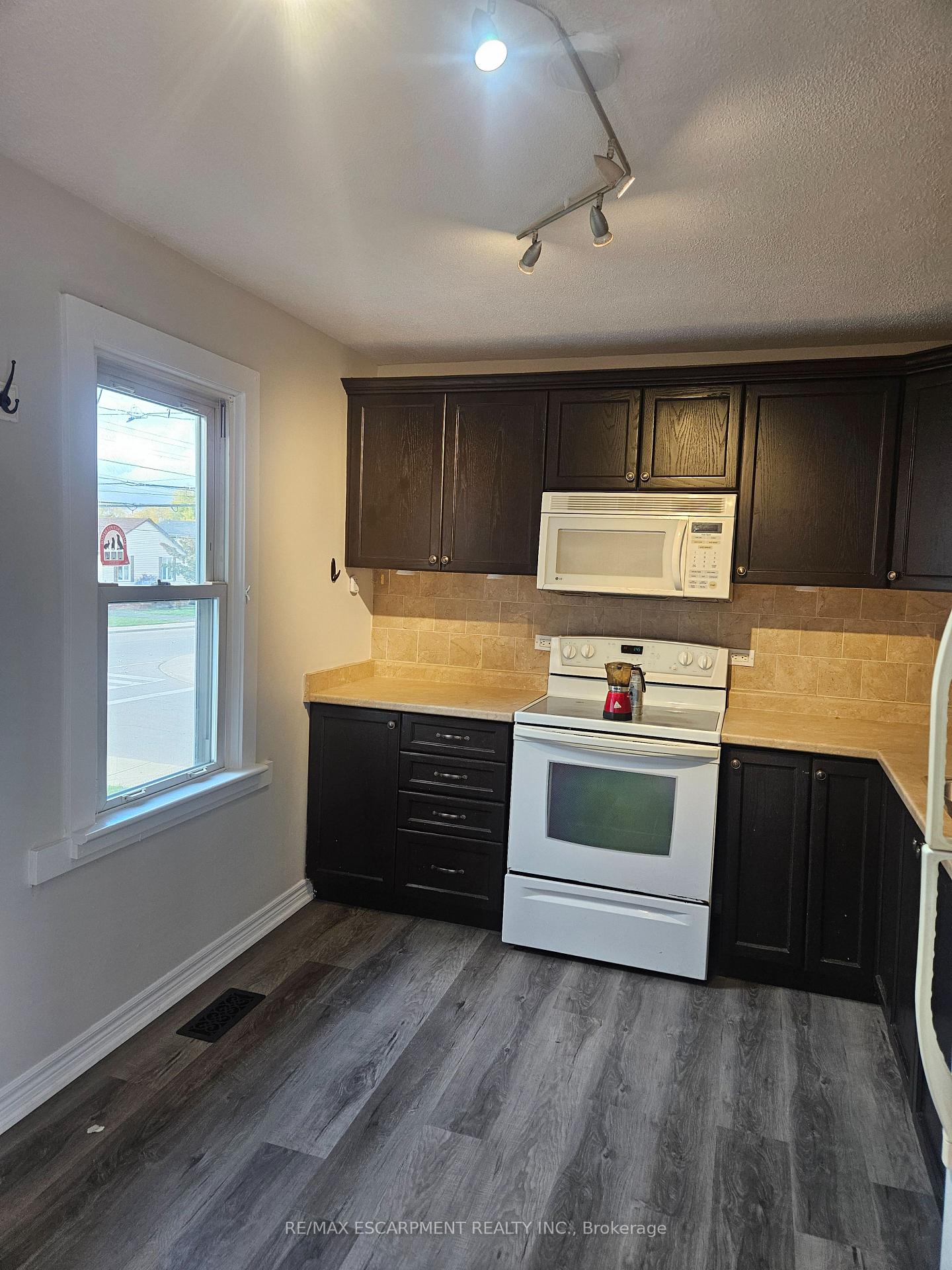 Photo 17 of 509 Cochrane Road, Hamilton, Rosedale — HOMEH