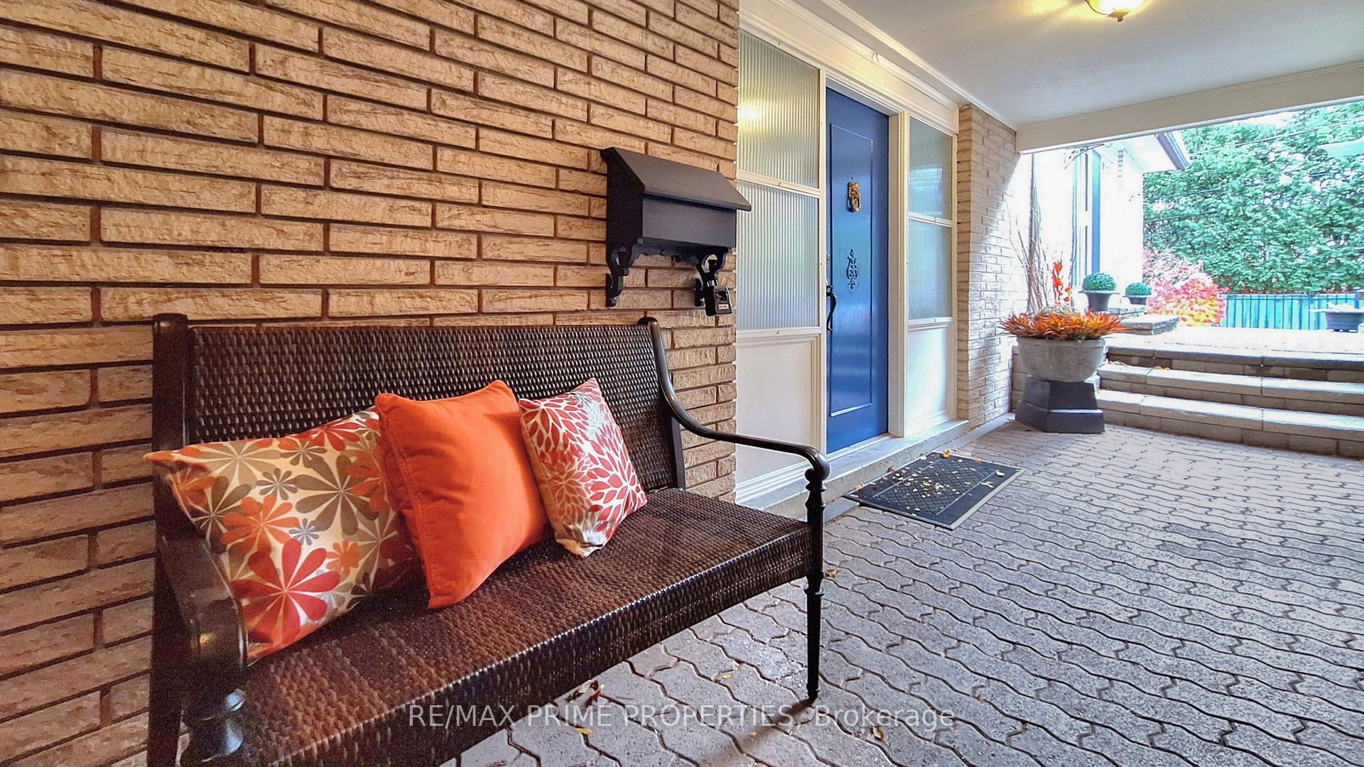Photo 3 of 153 Krieghoff Avenue, Markham, Unionville — HOMEH