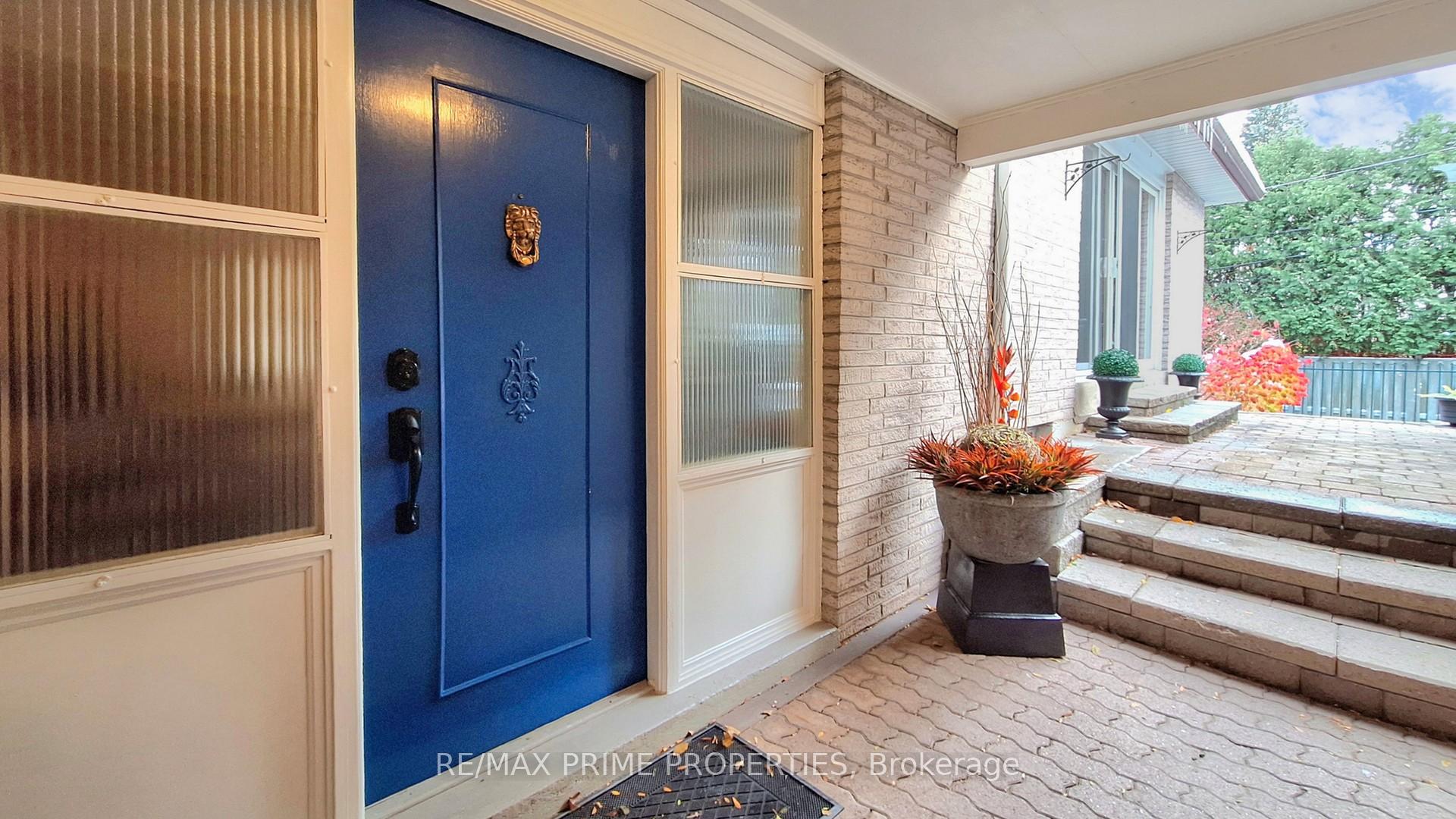 Photo 4 of 153 Krieghoff Avenue, Markham, Unionville — HOMEH