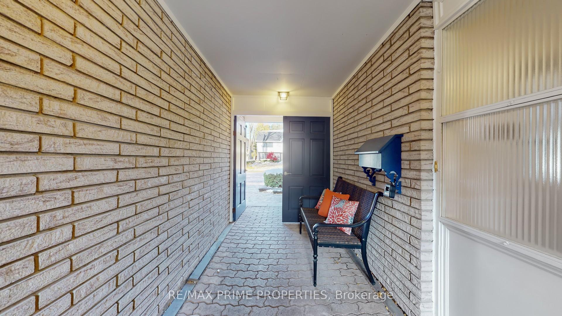 Photo 5 of 153 Krieghoff Avenue, Markham, Unionville — HOMEH