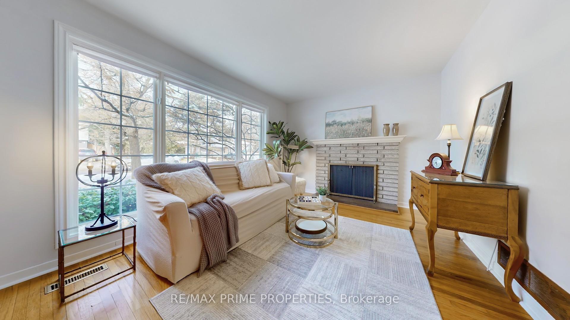 Photo 6 of 153 Krieghoff Avenue, Markham, Unionville — HOMEH