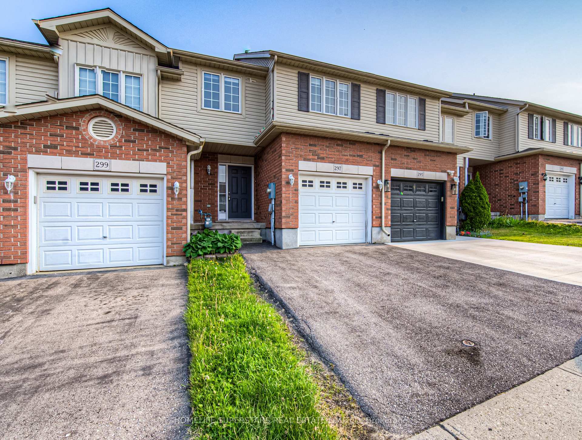 Photo 3 of 297 Briarmeadow Dr, Kitchener, Idlewood — HOMEH