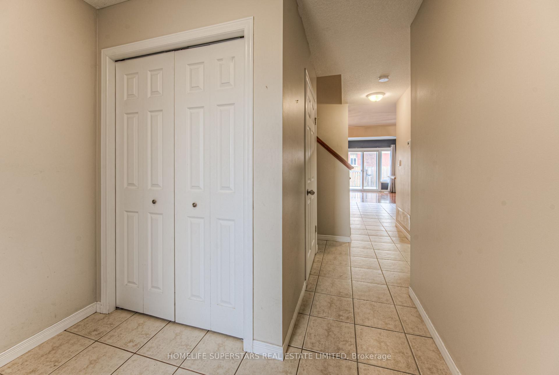Photo 4 of 297 Briarmeadow Dr, Kitchener, Idlewood — HOMEH