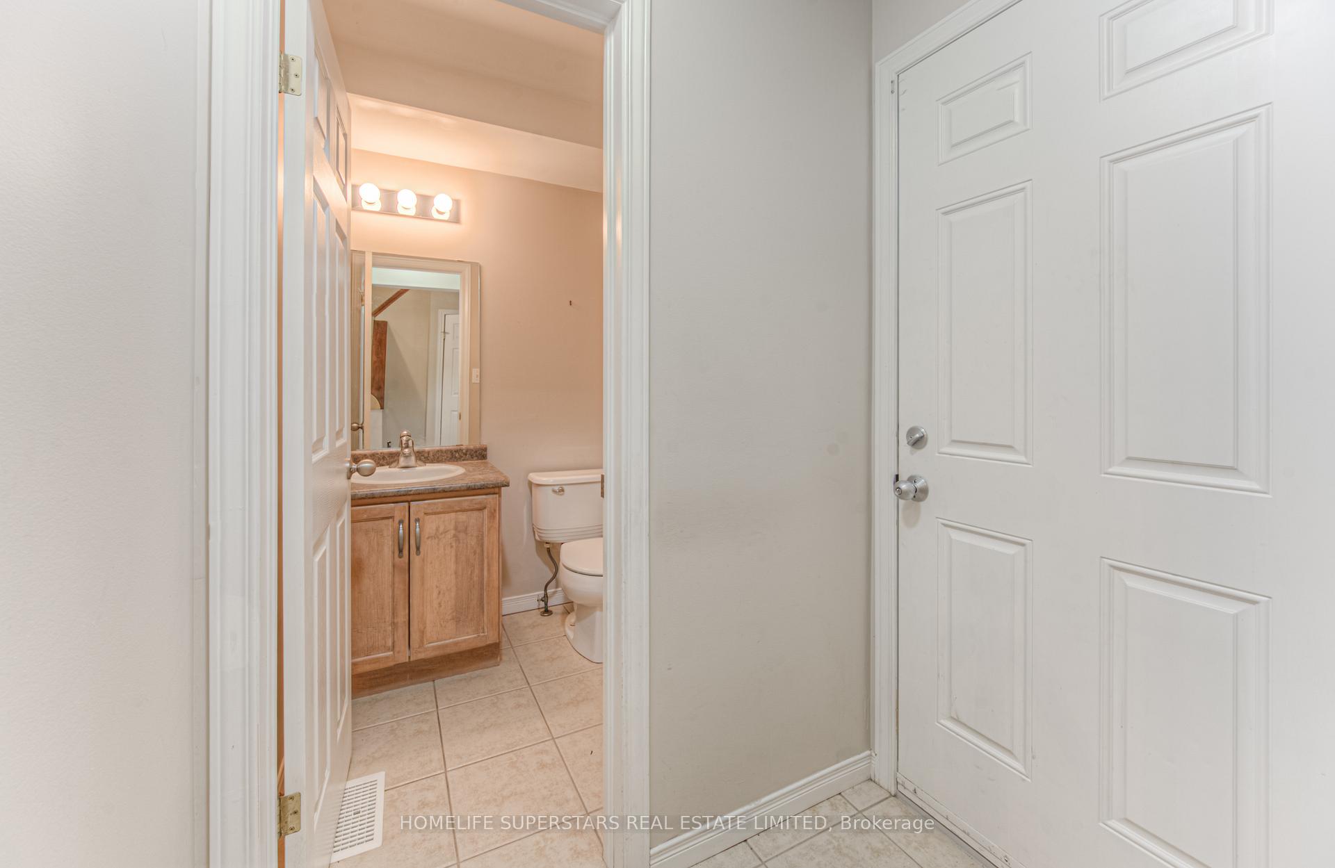 Photo 5 of 297 Briarmeadow Dr, Kitchener, Idlewood — HOMEH