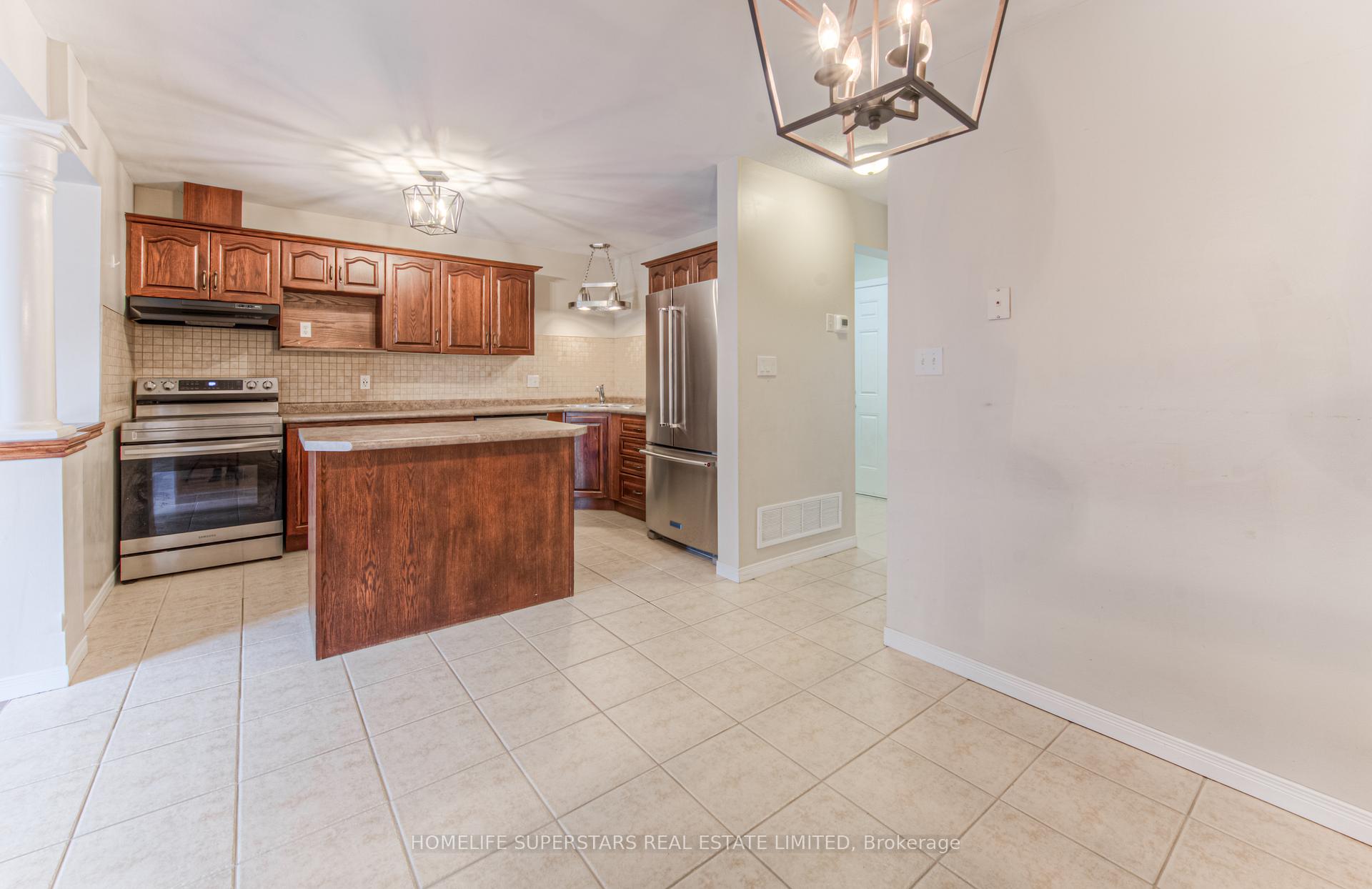 Photo 9 of 297 Briarmeadow Dr, Kitchener, Idlewood — HOMEH