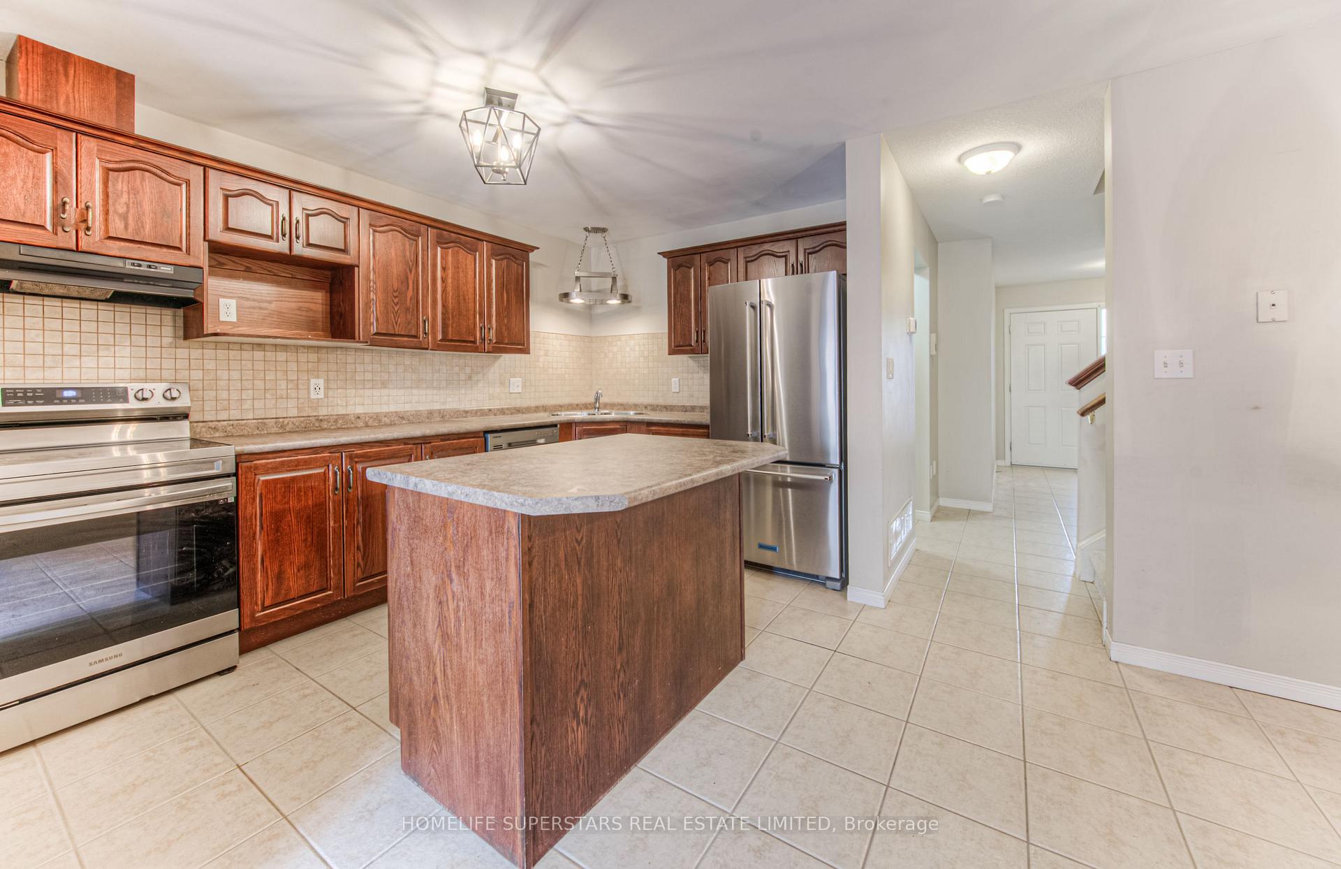 Photo 11 of 297 Briarmeadow Dr, Kitchener, Idlewood — HOMEH