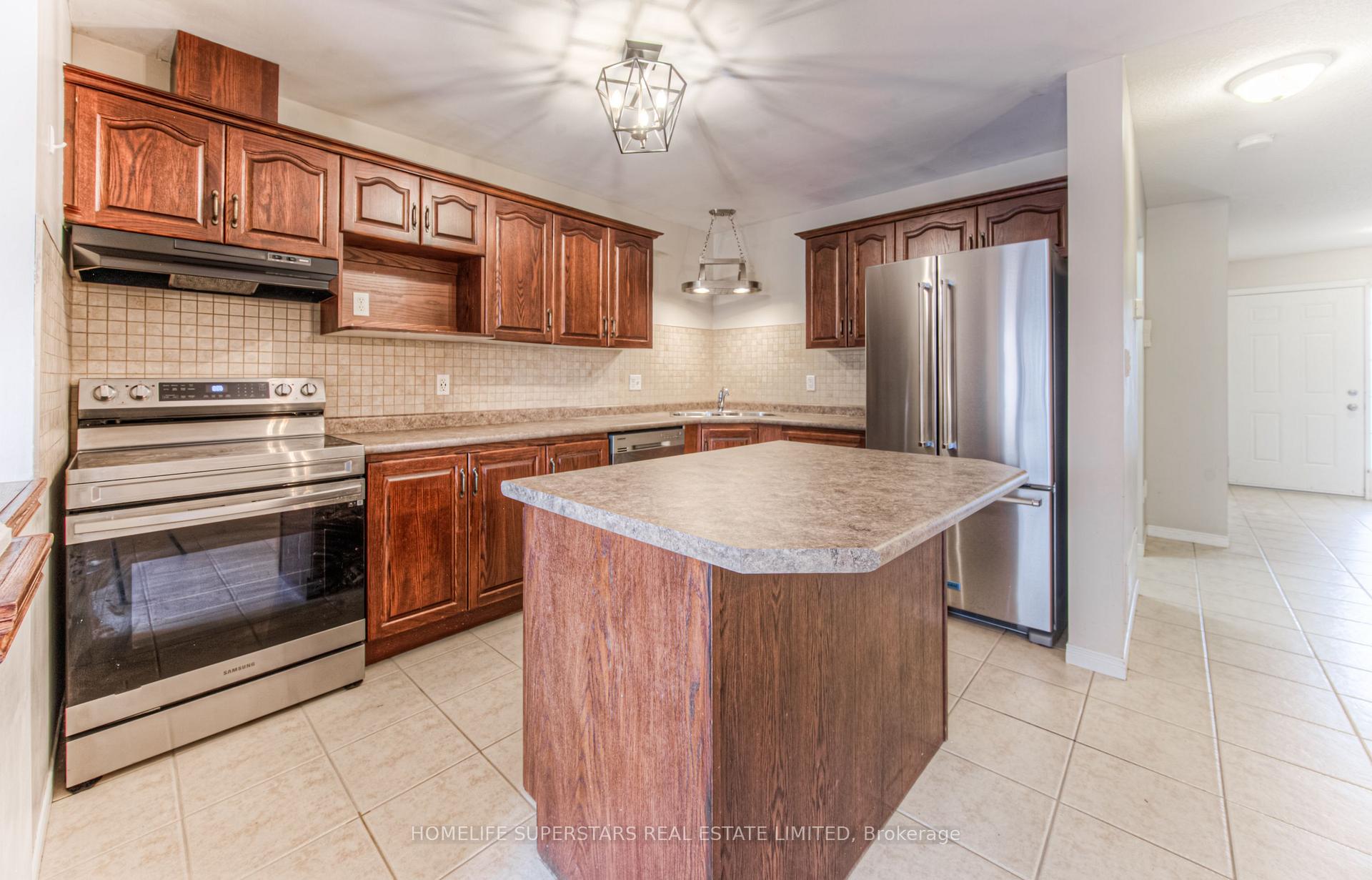 Photo 12 of 297 Briarmeadow Dr, Kitchener, Idlewood — HOMEH