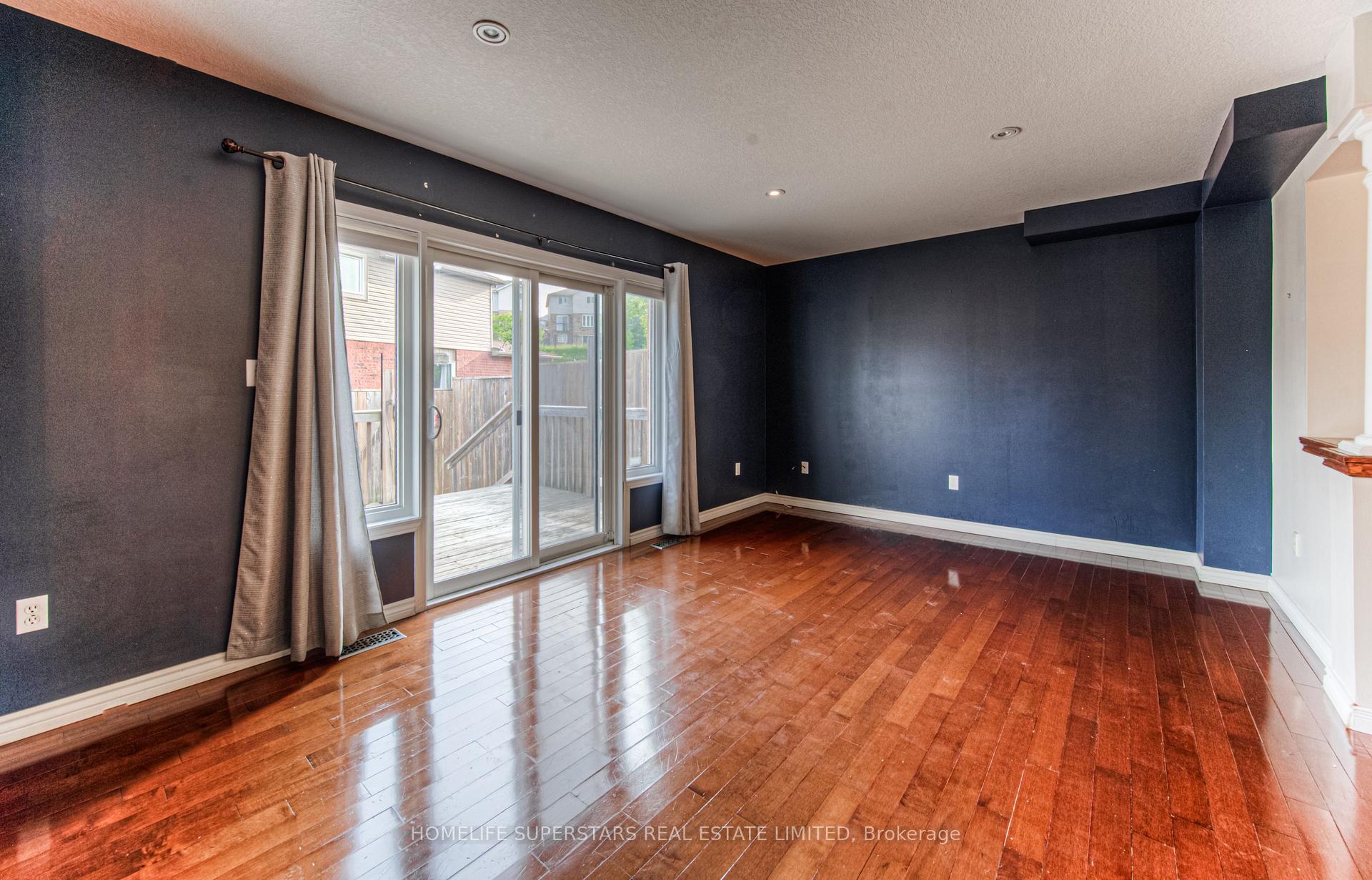 Photo 16 of 297 Briarmeadow Dr, Kitchener, Idlewood — HOMEH