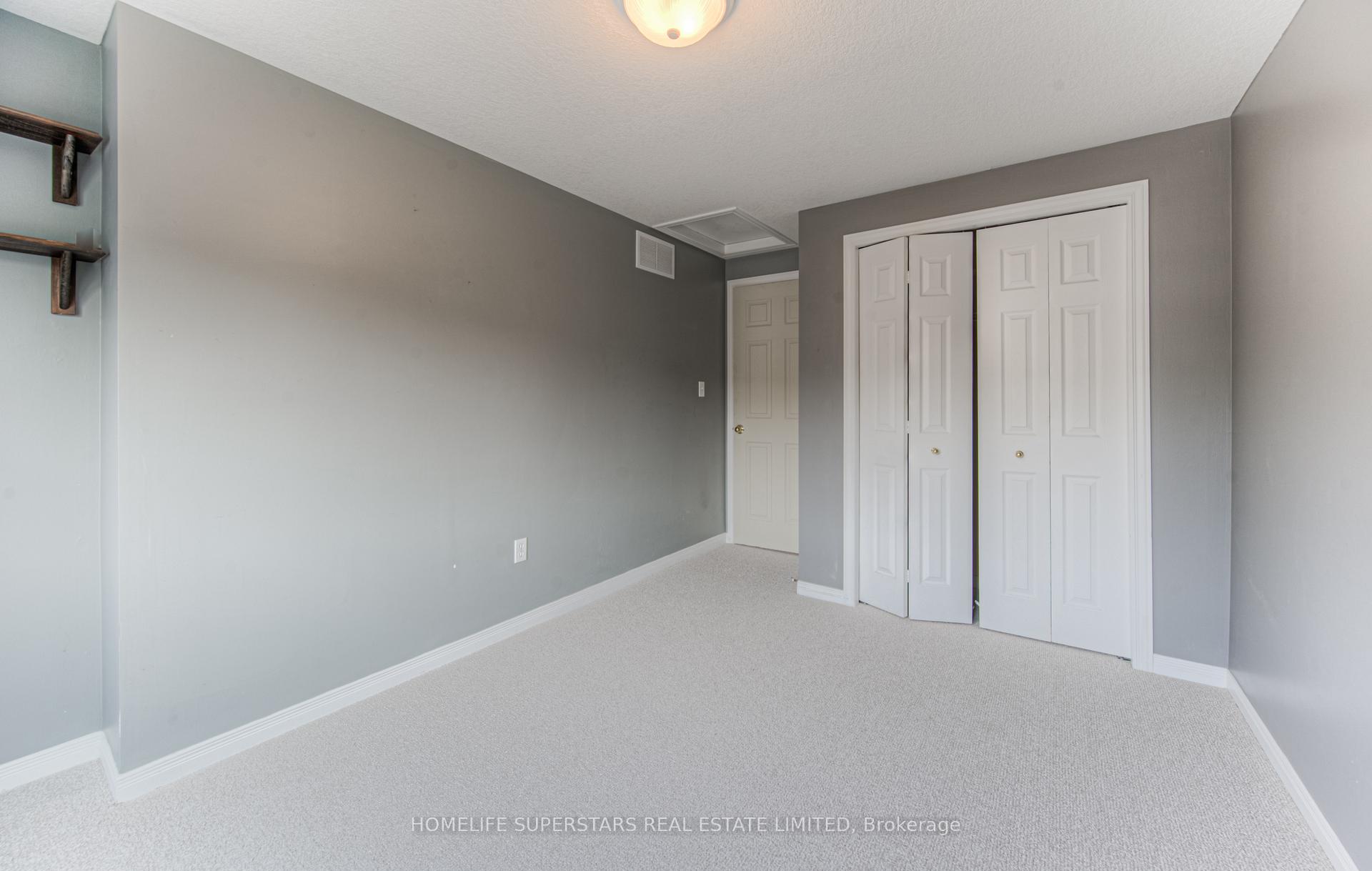 Photo 25 of 297 Briarmeadow Dr, Kitchener, Idlewood — HOMEH