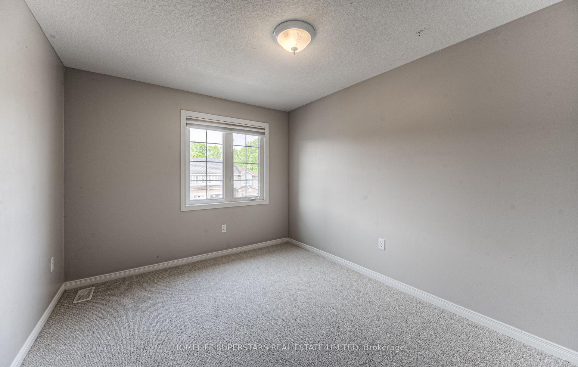 Photo 26 of 297 Briarmeadow Dr, Kitchener, Idlewood — HOMEH
